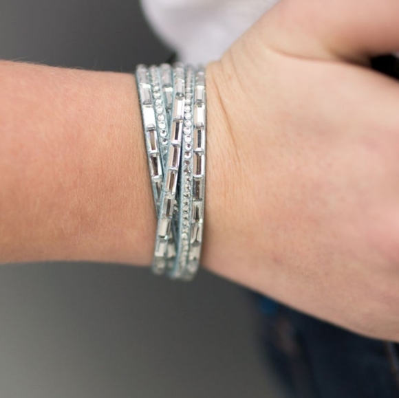 5/$20 Paparazzi A GLITZY Pleasure Blue Wrap Bracelet